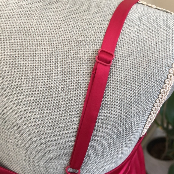 H&M fuschia pink satin feel dress. (Never worn). - Picture 5 of 9